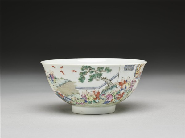 粉彩嬰戲圖碗