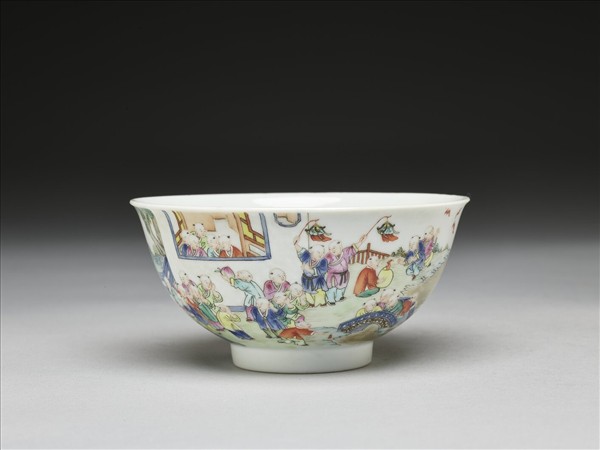 粉彩嬰戲圖碗