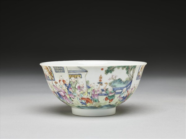 粉彩嬰戲圖碗