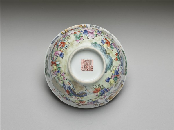 粉彩嬰戲圖碗