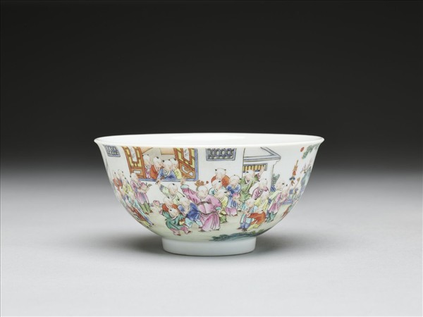 粉彩嬰戲圖碗
