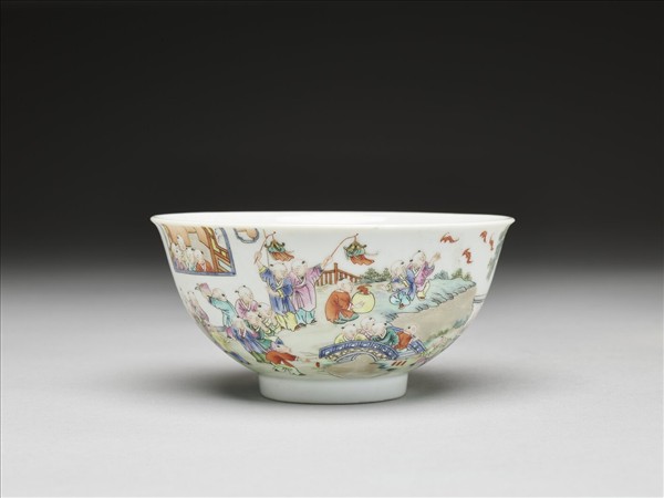 粉彩嬰戲圖碗