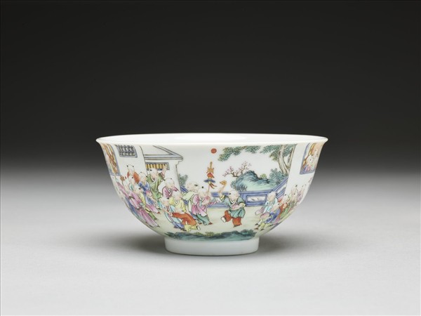 粉彩嬰戲圖碗