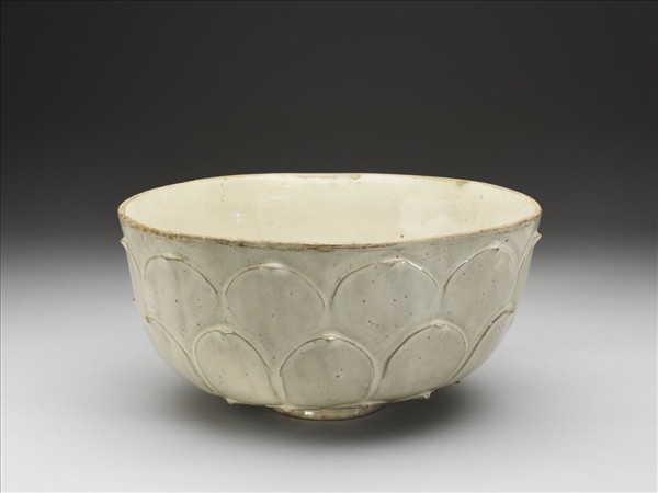 廣窯 月白劃花牡丹紋蓮瓣洗