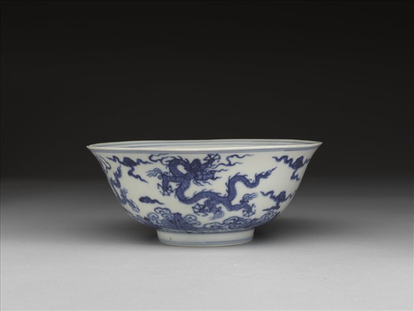 青花五龍紋碗