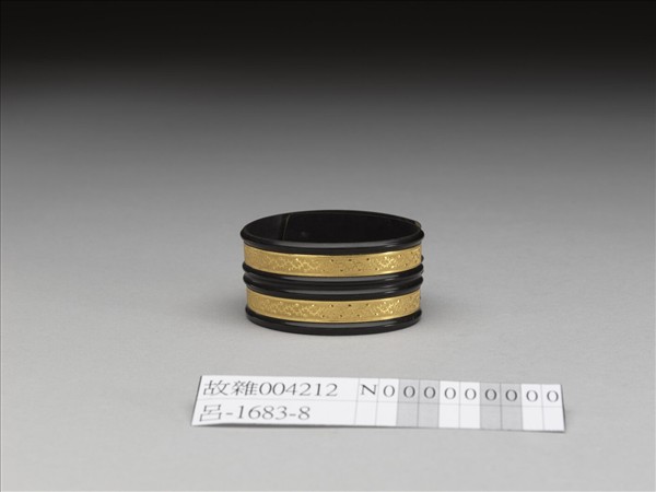 牛角嵌金鐲