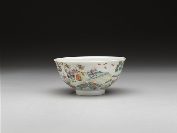 粉彩嬰戲圖碗