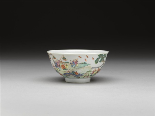 粉彩嬰戲圖碗