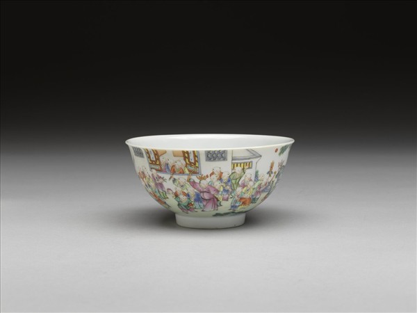 粉彩嬰戲圖碗