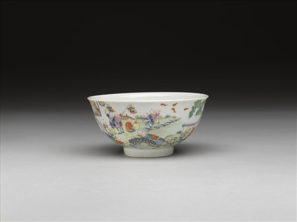 粉彩嬰戲圖碗
