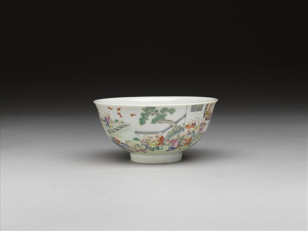 粉彩嬰戲圖碗