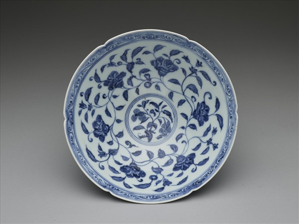 青花花卉紋葵口碗