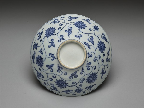 青花花卉紋葵口碗