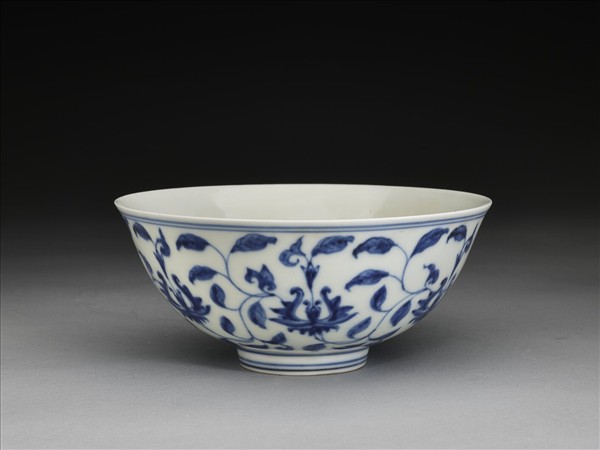 青花寶蓮紋碗