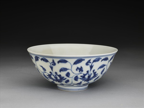 青花寶蓮紋碗