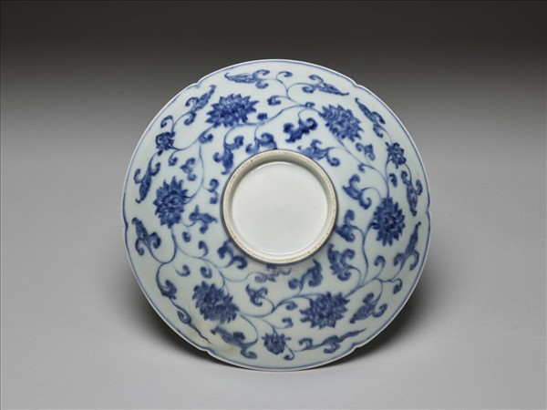 青花花卉紋葵口碗