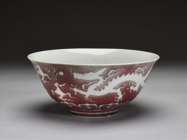 釉裡紅雙龍戲珠紋碗