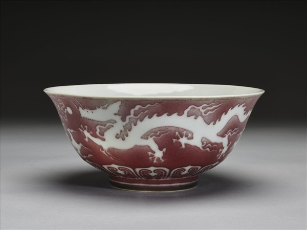 釉裡紅雙龍戲珠紋碗