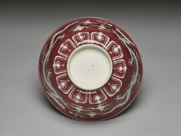 釉裡紅雙龍戲珠紋碗