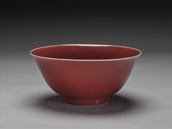 霽紅釉暗花碗