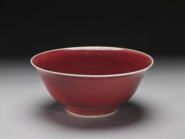 霽紅釉暗花碗
