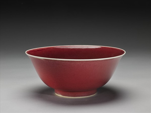 霽紅釉暗花碗