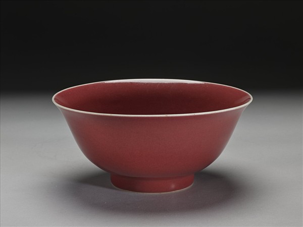 霽紅釉暗花碗