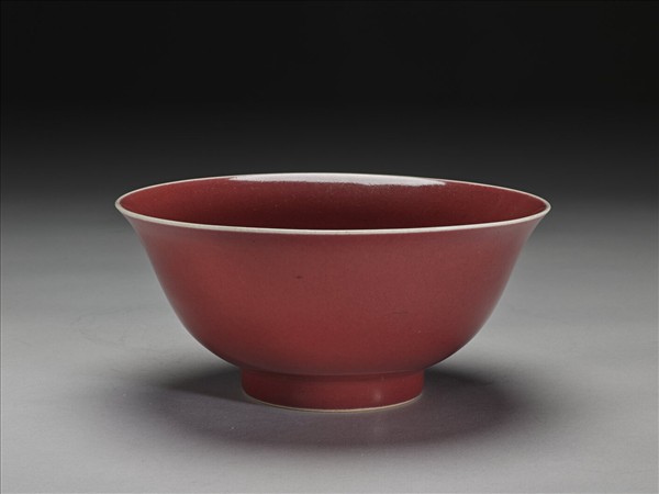 霽紅釉暗花碗