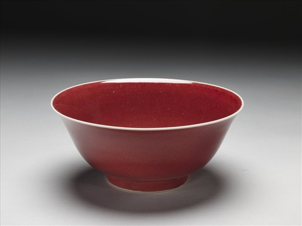 霽紅釉暗花碗