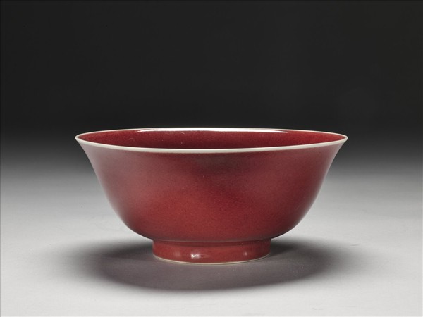 霽紅釉暗花碗