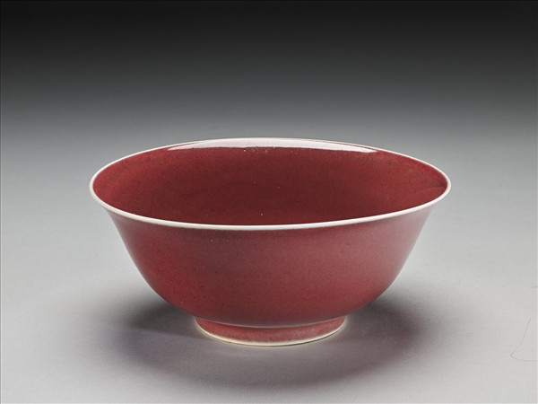 霽紅釉暗花碗