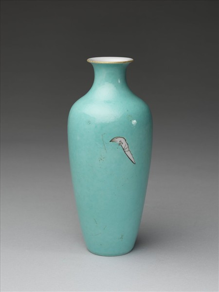 粉彩湖綠地仕女紋瓶