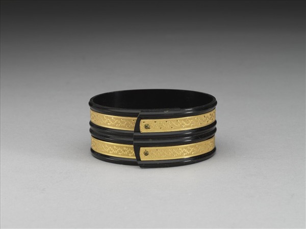 牛角嵌金鐲