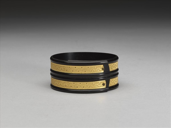 牛角嵌金鐲