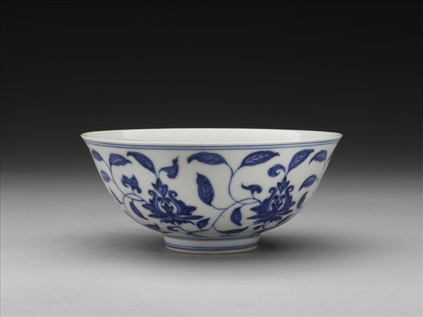 青花番蓮紋碗