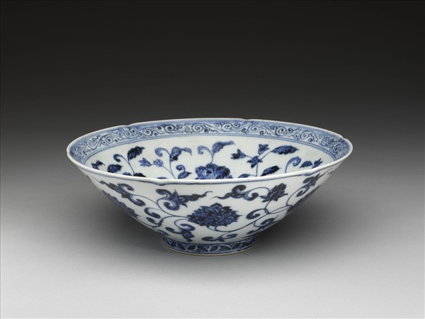 青花花卉紋葵口碗