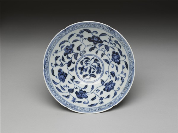 青花花卉紋葵口碗