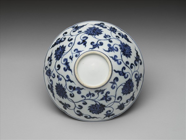 青花花卉紋葵口碗