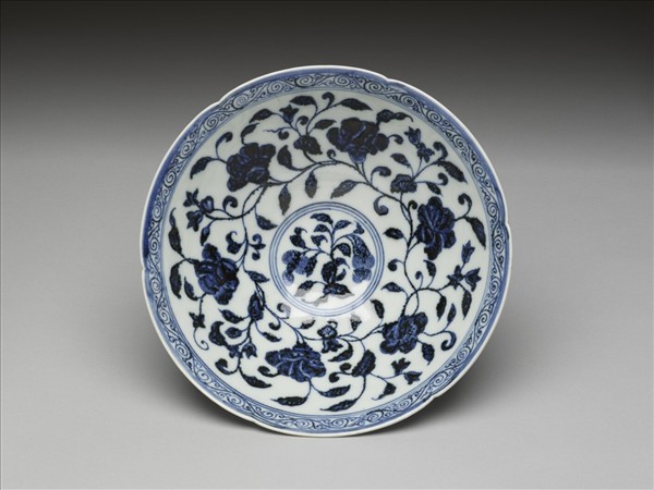 青花花卉紋葵口碗