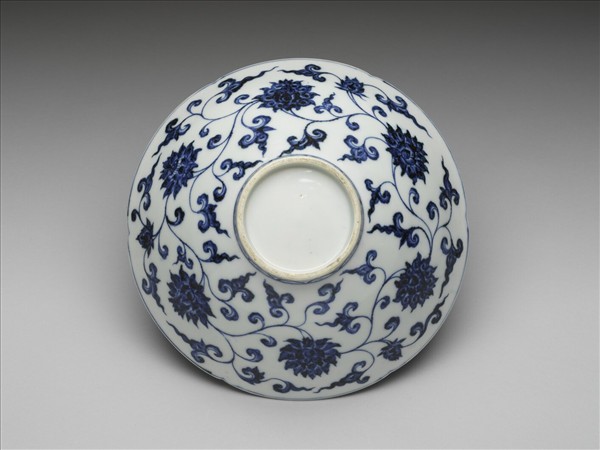 青花花卉紋葵口碗