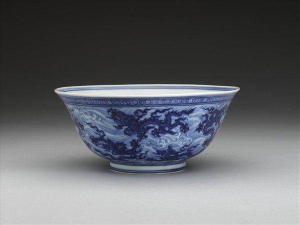 青花波濤龍紋碗