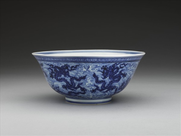 青花波濤龍紋碗