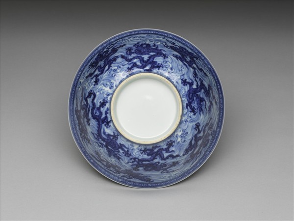 青花波濤龍紋碗