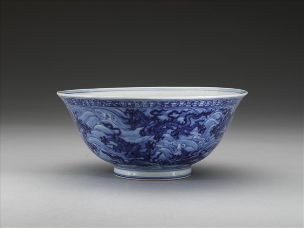 青花波濤龍紋碗
