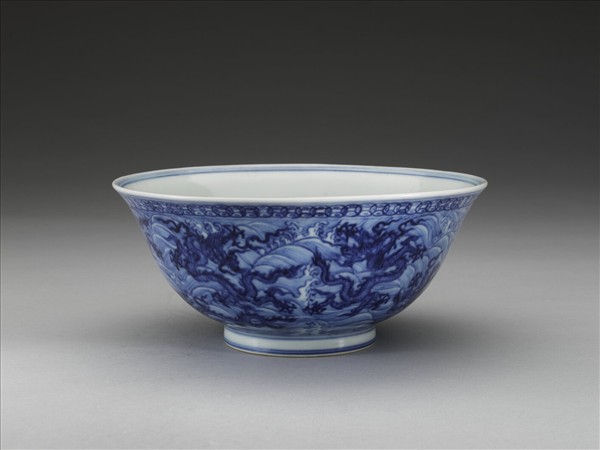 青花波濤龍紋碗