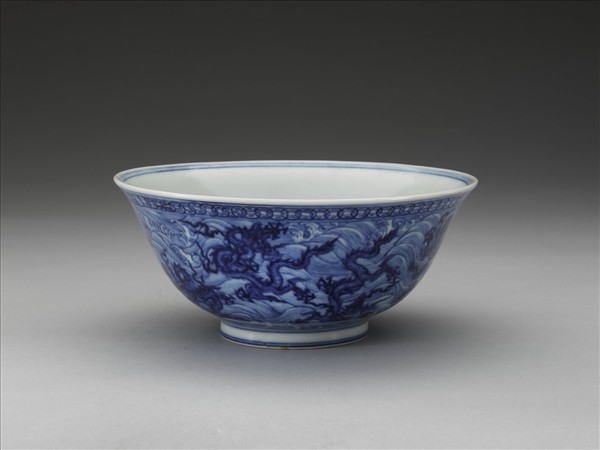 青花波濤龍紋碗