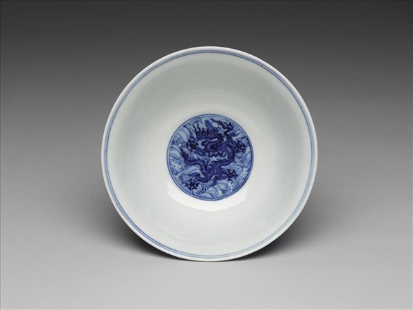 青花波濤龍紋碗