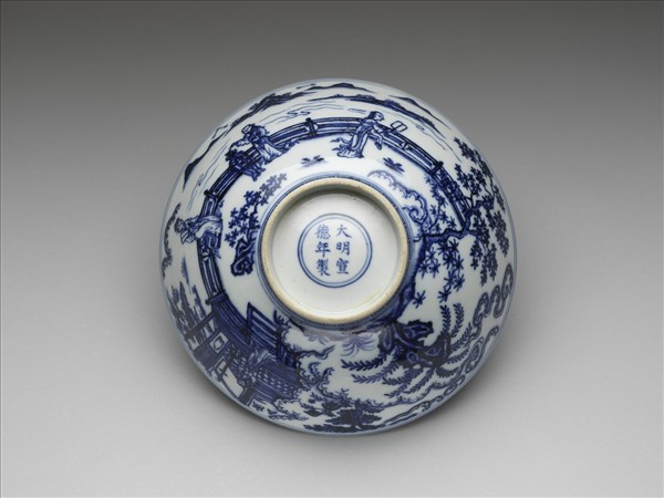 青花庭園仕女圖碗