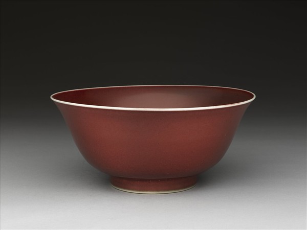 霽紅釉暗花碗