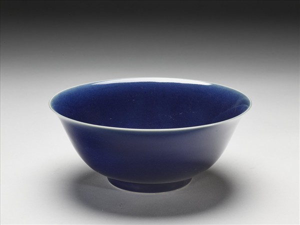 霽青暗花雙龍紋碗